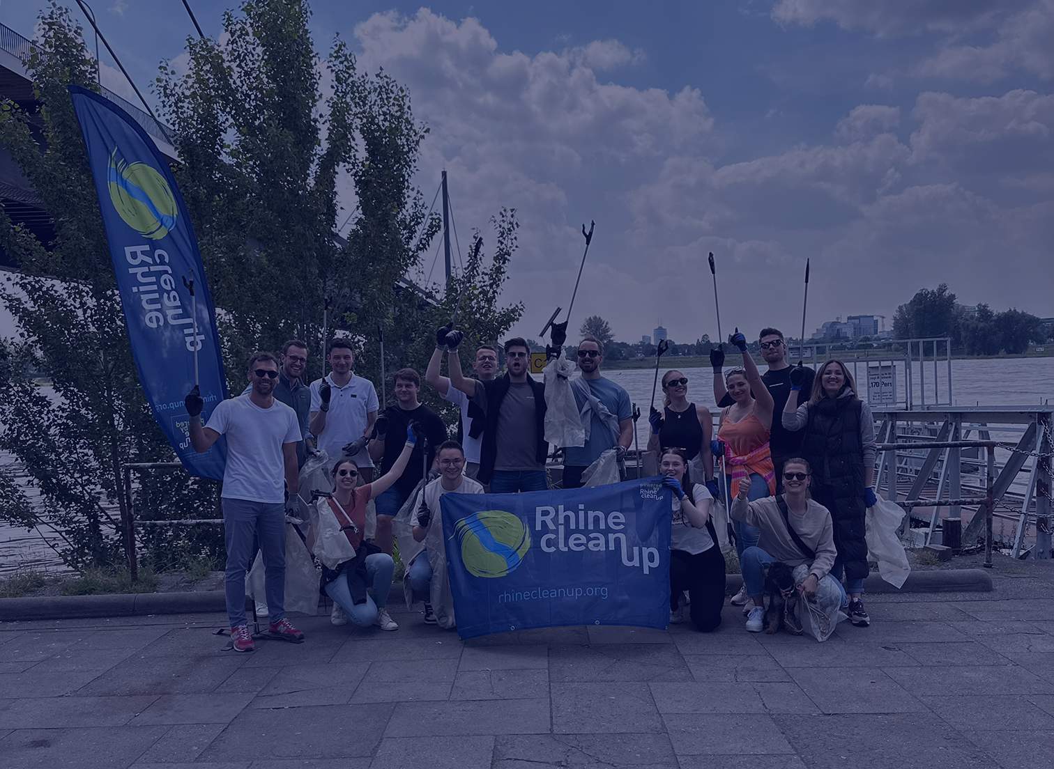 KOPFSPRINGER-Team beim Rhine Clean Up am Rheinufer